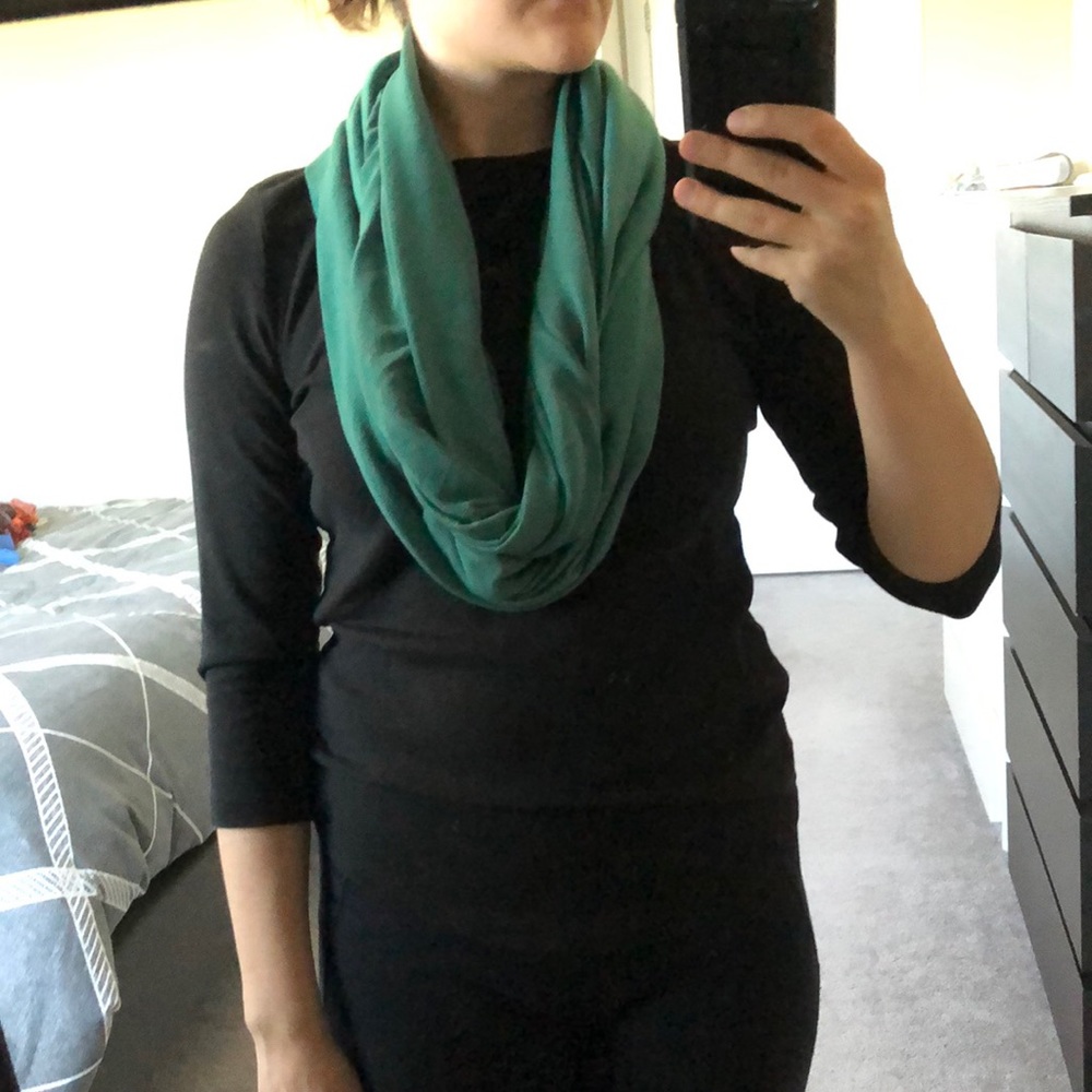 ⭐️ Free Add-On ⭐️ Green Infinity Scarf